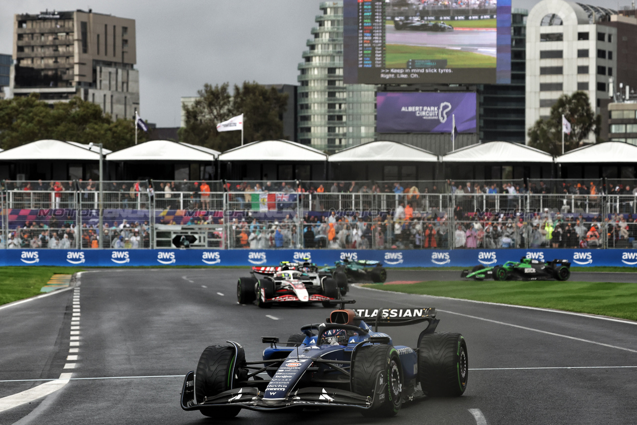 GP AUSTRALIA, Alexander Albon (THA) Atlassian Williams Racing FW47.

16.03.2025. Formula 1 World Championship, Rd 1, Australian Grand Prix, Albert Park, Melbourne, Australia, Gara Day.

- www.xpbimages.com, EMail: requests@xpbimages.com © Copyright: Bearne / XPB Images