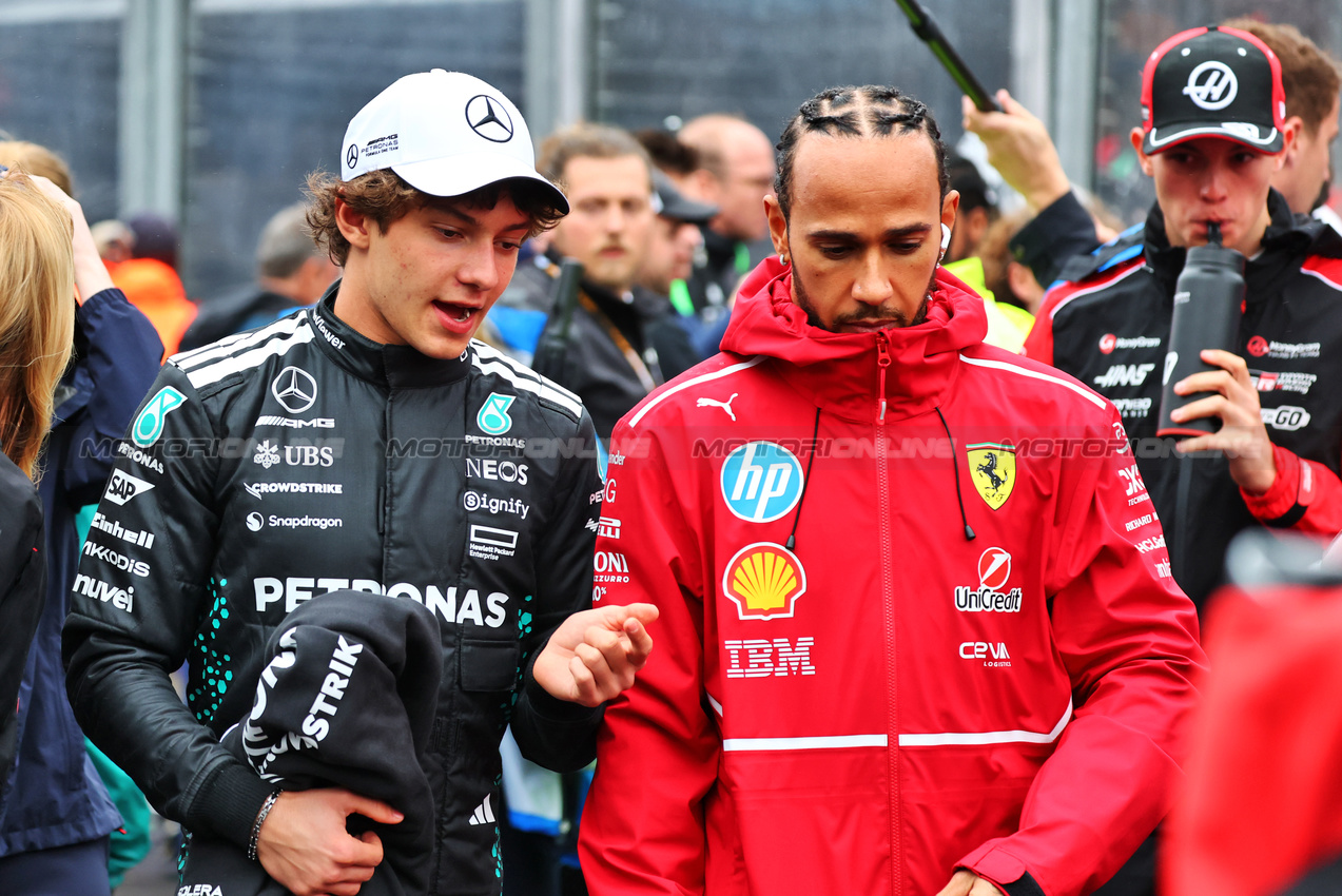 GP AUSTRALIA, (L to R): Andrea Kimi Antonelli (ITA) Mercedes AMG F1 with Lewis Hamilton (GBR) Ferrari on the drivers' parade.

16.03.2025. Formula 1 World Championship, Rd 1, Australian Grand Prix, Albert Park, Melbourne, Australia, Gara Day.

- www.xpbimages.com, EMail: requests@xpbimages.com © Copyright: Batchelor / XPB Images