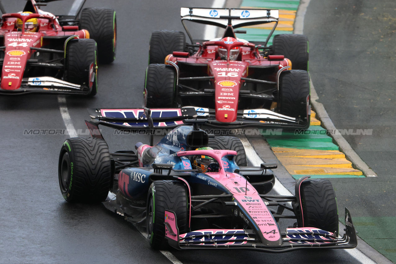 GP AUSTRALIA, Pierre Gasly (FRA), Alpine F1 Team Charles Leclerc (FRA), Ferrari Lewis Hamilton (GBR), Ferrari 
16.03.2025. Formula 1 World Championship, Rd 1, Australian Grand Prix, Albert Park, Melbourne, Australia, Gara Day.
- www.xpbimages.com, EMail: requests@xpbimages.com © Copyright: Charniaux / XPB Images