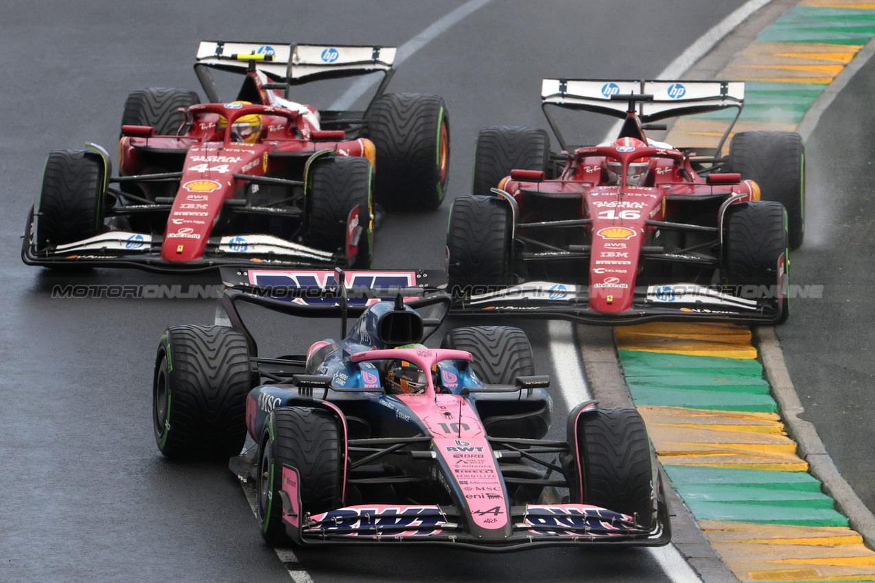 GP AUSTRALIA, Pierre Gasly (FRA), Alpine F1 Team Charles Leclerc (FRA), Ferrari Lewis Hamilton (GBR), Ferrari 
16.03.2025. Formula 1 World Championship, Rd 1, Australian Grand Prix, Albert Park, Melbourne, Australia, Gara Day.
- www.xpbimages.com, EMail: requests@xpbimages.com © Copyright: Charniaux / XPB Images