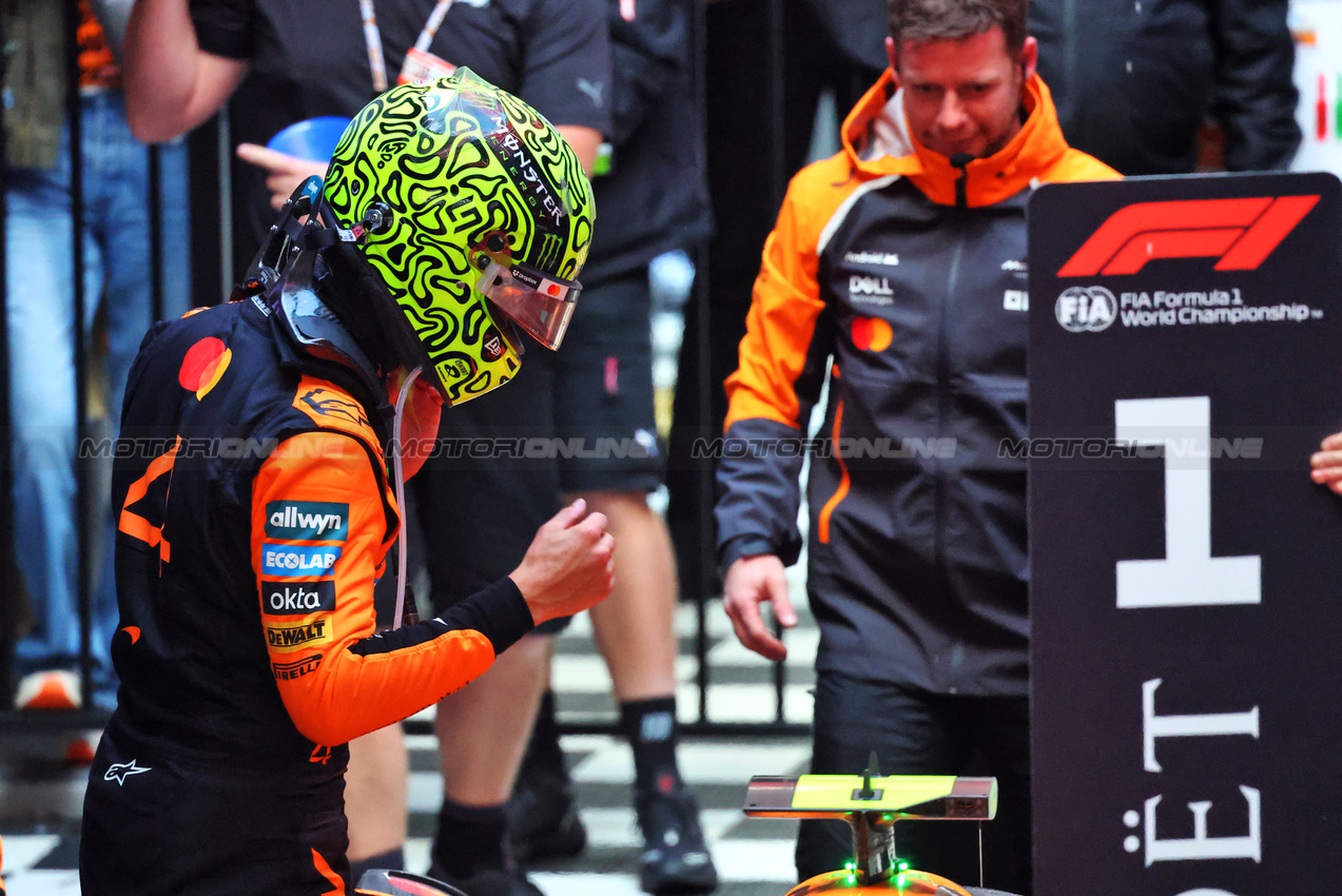 GP AUSTRALIA, Gara winner Lando Norris (GBR) McLaren in parc ferme.

16.03.2025. Formula 1 World Championship, Rd 1, Australian Grand Prix, Albert Park, Melbourne, Australia, Gara Day.

- www.xpbimages.com, EMail: requests@xpbimages.com © Copyright: Batchelor / XPB Images