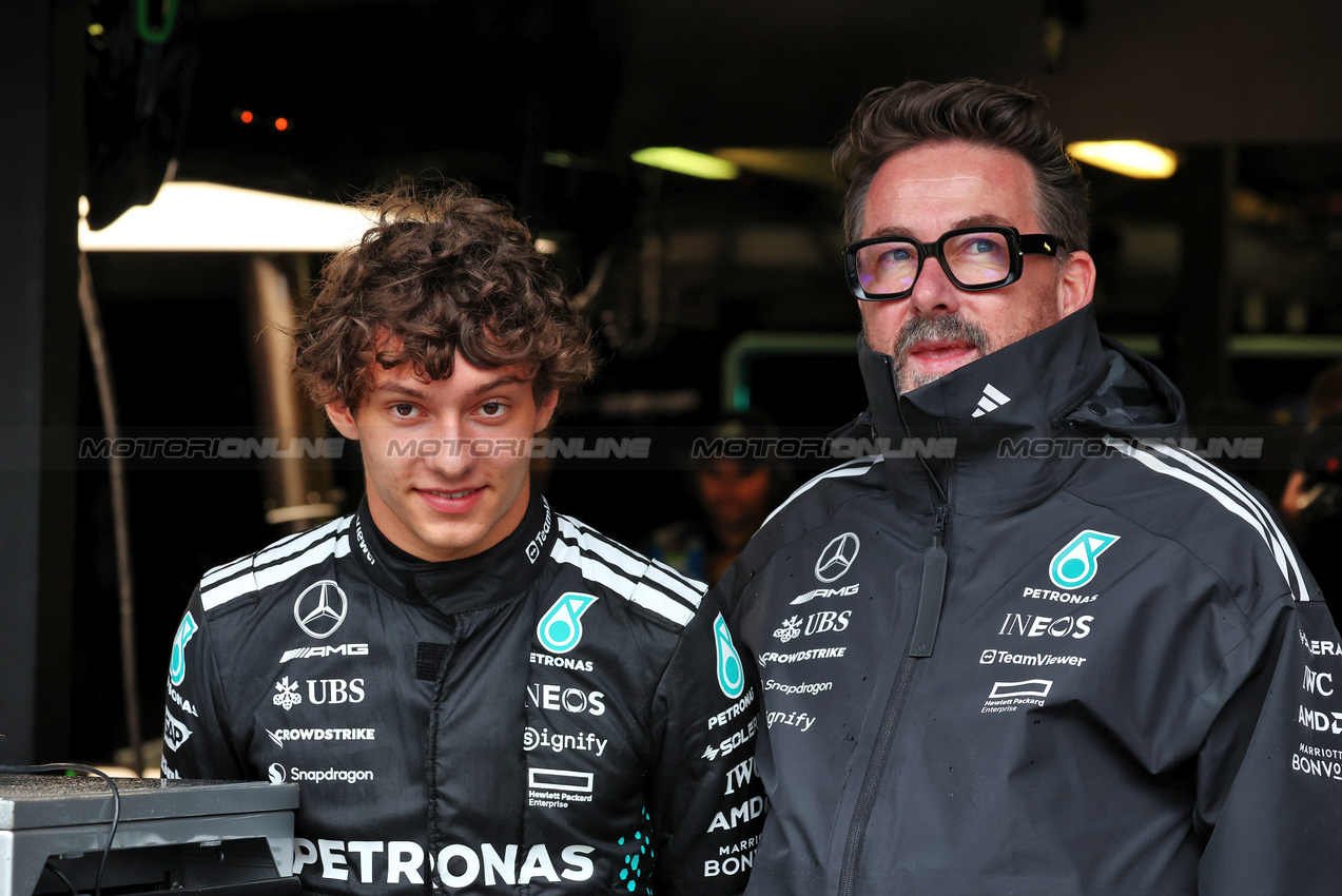 GP AUSTRALIA, (L to R): Andrea Kimi Antonelli (ITA) Mercedes AMG F1 with Gwen Lagrue, Head of Mercedes AMG Driver Development.

16.03.2025. Formula 1 World Championship, Rd 1, Australian Grand Prix, Albert Park, Melbourne, Australia, Gara Day.

- www.xpbimages.com, EMail: requests@xpbimages.com © Copyright: Moy / XPB Images