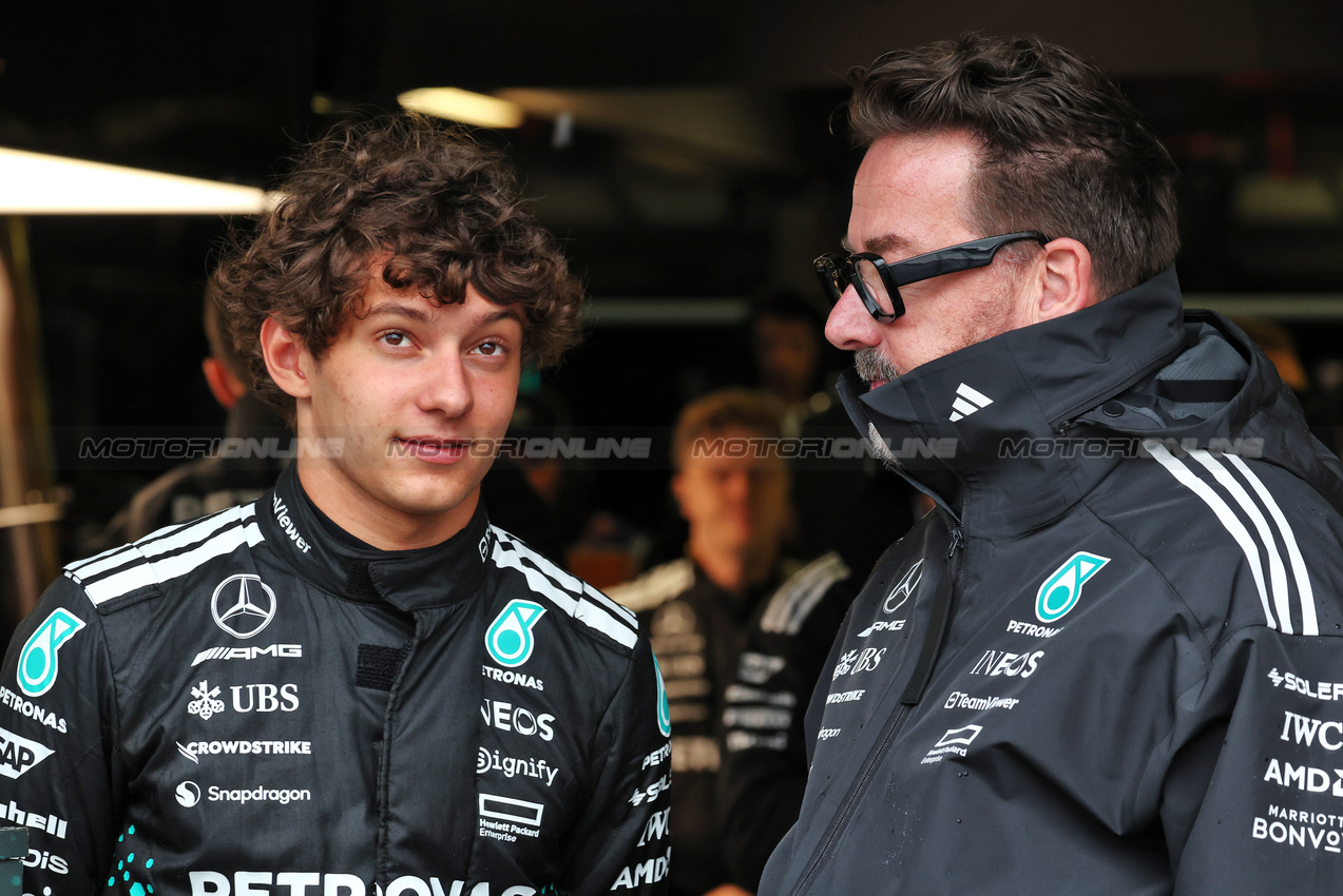 GP AUSTRALIA, (L to R): Andrea Kimi Antonelli (ITA) Mercedes AMG F1 with Gwen Lagrue, Head of Mercedes AMG Driver Development.

16.03.2025. Formula 1 World Championship, Rd 1, Australian Grand Prix, Albert Park, Melbourne, Australia, Gara Day.

- www.xpbimages.com, EMail: requests@xpbimages.com © Copyright: Moy / XPB Images