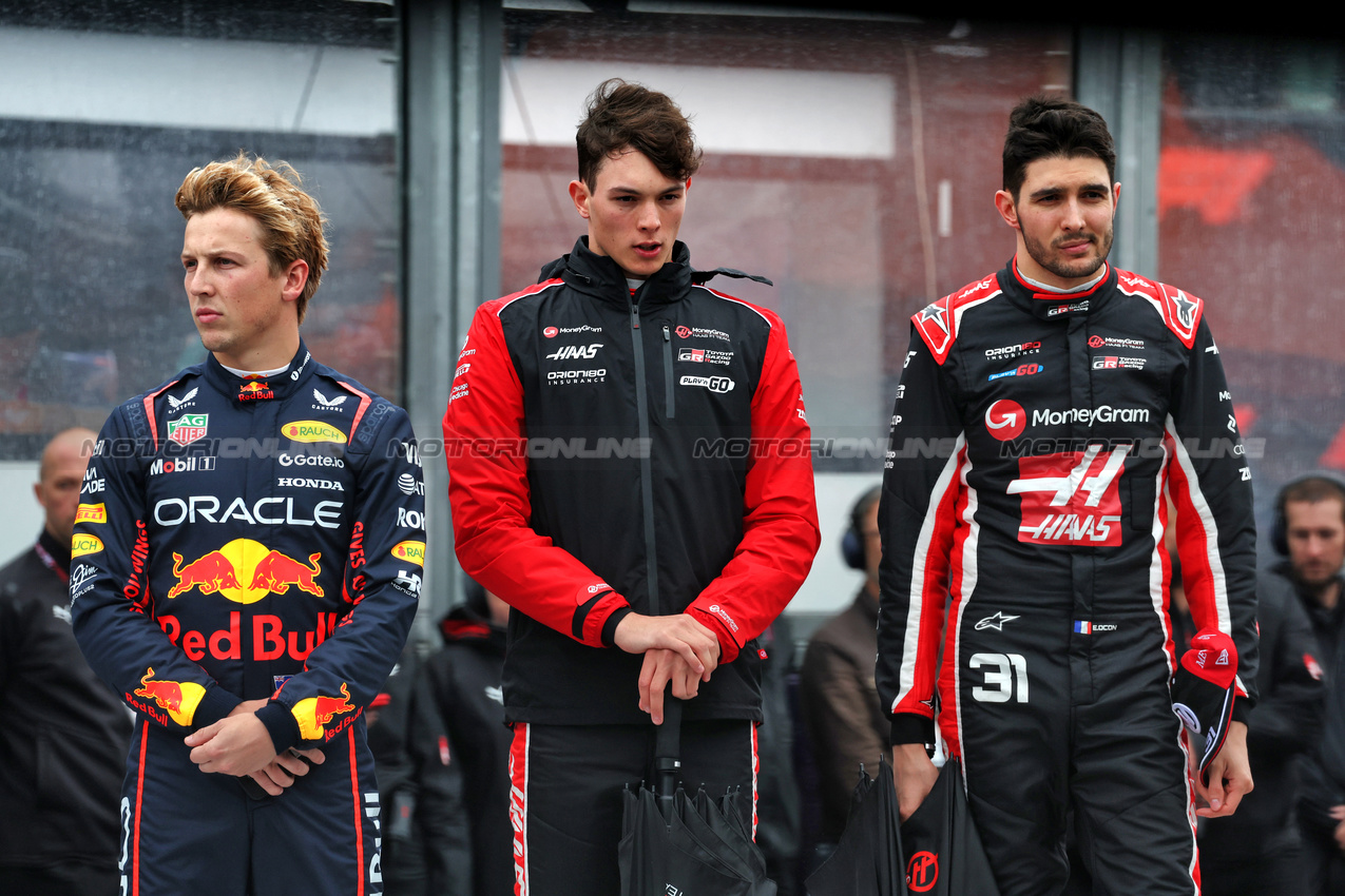 GP AUSTRALIA, (L to R): Liam Lawson (NZL) Red Bull Racing; Oliver Bearman (GBR) Haas F1 Team; e Esteban Ocon (FRA) Haas F1 Team, on the grid.

16.03.2025. Formula 1 World Championship, Rd 1, Australian Grand Prix, Albert Park, Melbourne, Australia, Gara Day.

- www.xpbimages.com, EMail: requests@xpbimages.com © Copyright: Moy / XPB Images