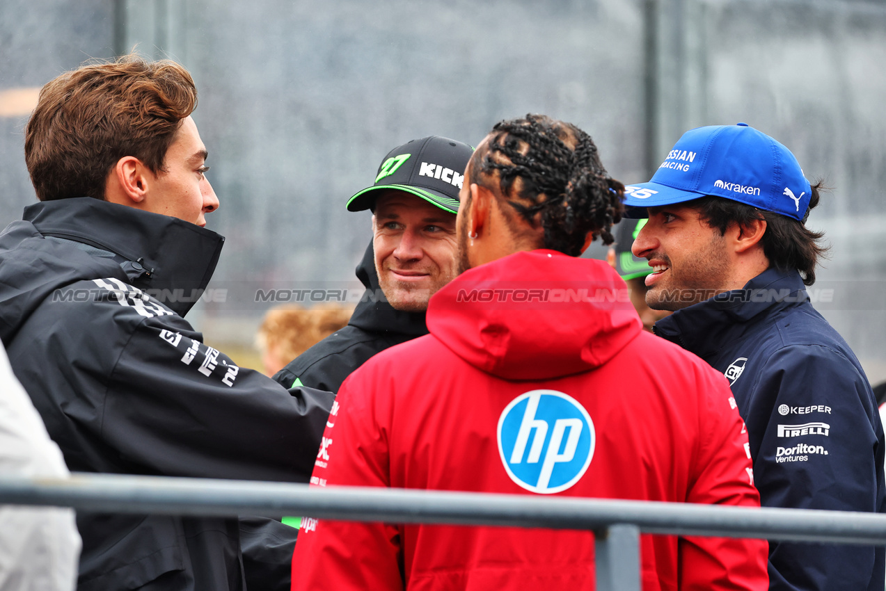 GP AUSTRALIA, (L to R): George Russell (GBR) Mercedes AMG F1; Nico Hulkenberg (GER) Sauber; Lewis Hamilton (GBR) Ferrari; e Carlos Sainz (ESP) Atlassian Williams Racing, on the drivers' parade.

16.03.2025. Formula 1 World Championship, Rd 1, Australian Grand Prix, Albert Park, Melbourne, Australia, Gara Day.

- www.xpbimages.com, EMail: requests@xpbimages.com © Copyright: Batchelor / XPB Images