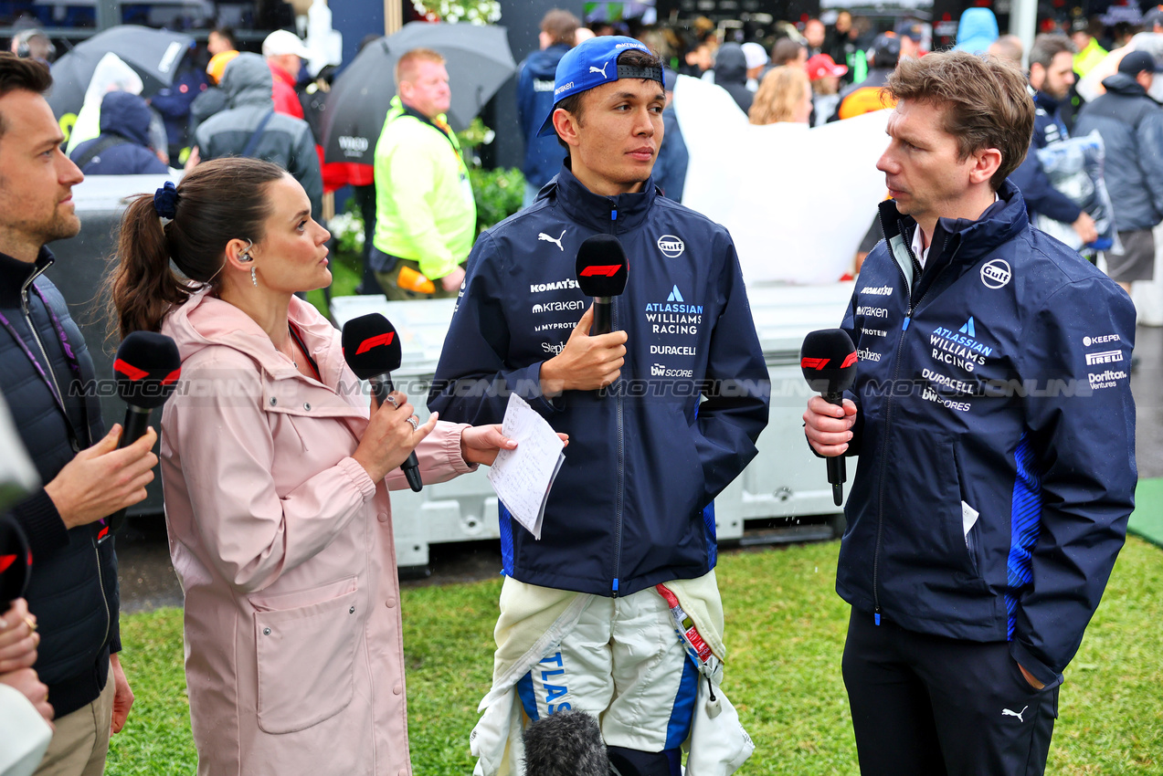 GP AUSTRALIA, (L to R): Jolyon Palmer (GBR) F1 Digital Presenter; Laura Winter (GBR) F1 Presenter; Alexander Albon (THA) Atlassian Williams Racing; e James Vowles (GBR) Atlassian Williams Racing Team Principal.

16.03.2025. Formula 1 World Championship, Rd 1, Australian Grand Prix, Albert Park, Melbourne, Australia, Gara Day.

- www.xpbimages.com, EMail: requests@xpbimages.com © Copyright: Batchelor / XPB Images
