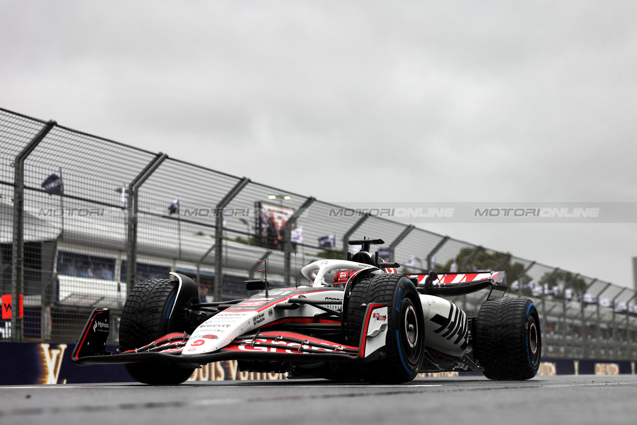 GP AUSTRALIA, Esteban Ocon (FRA) Haas VF-25 on the grid.

16.03.2025. Formula 1 World Championship, Rd 1, Australian Grand Prix, Albert Park, Melbourne, Australia, Gara Day.

- www.xpbimages.com, EMail: requests@xpbimages.com © Copyright: Bearne / XPB Images