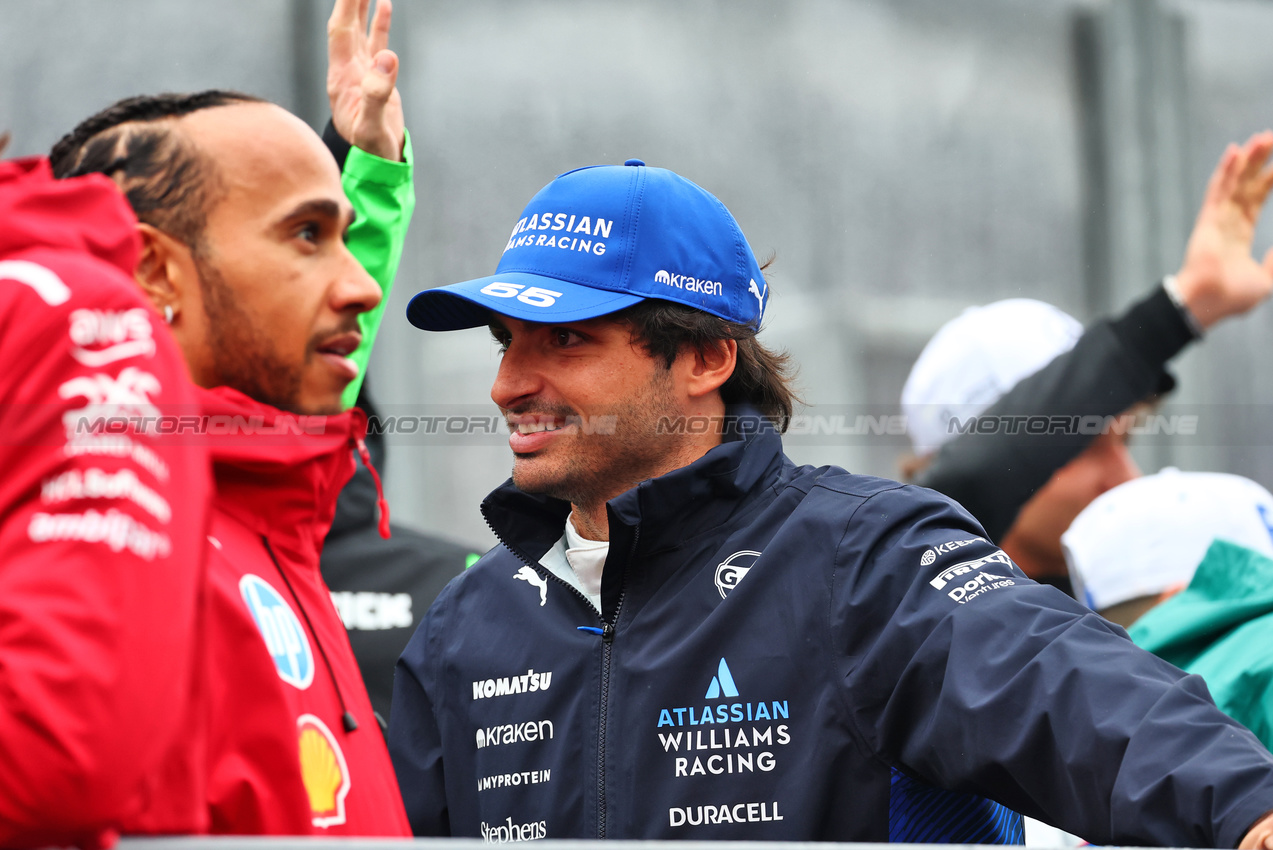 GP AUSTRALIA, Carlos Sainz (ESP) Atlassian Williams Racing on the drivers' parade.

16.03.2025. Formula 1 World Championship, Rd 1, Australian Grand Prix, Albert Park, Melbourne, Australia, Gara Day.

- www.xpbimages.com, EMail: requests@xpbimages.com © Copyright: Batchelor / XPB Images