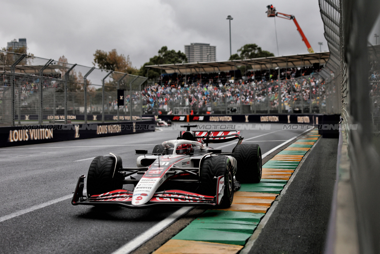GP AUSTRALIA, Esteban Ocon (FRA) Haas VF-25.

16.03.2025. Formula 1 World Championship, Rd 1, Australian Grand Prix, Albert Park, Melbourne, Australia, Gara Day.

- www.xpbimages.com, EMail: requests@xpbimages.com © Copyright: Bearne / XPB Images