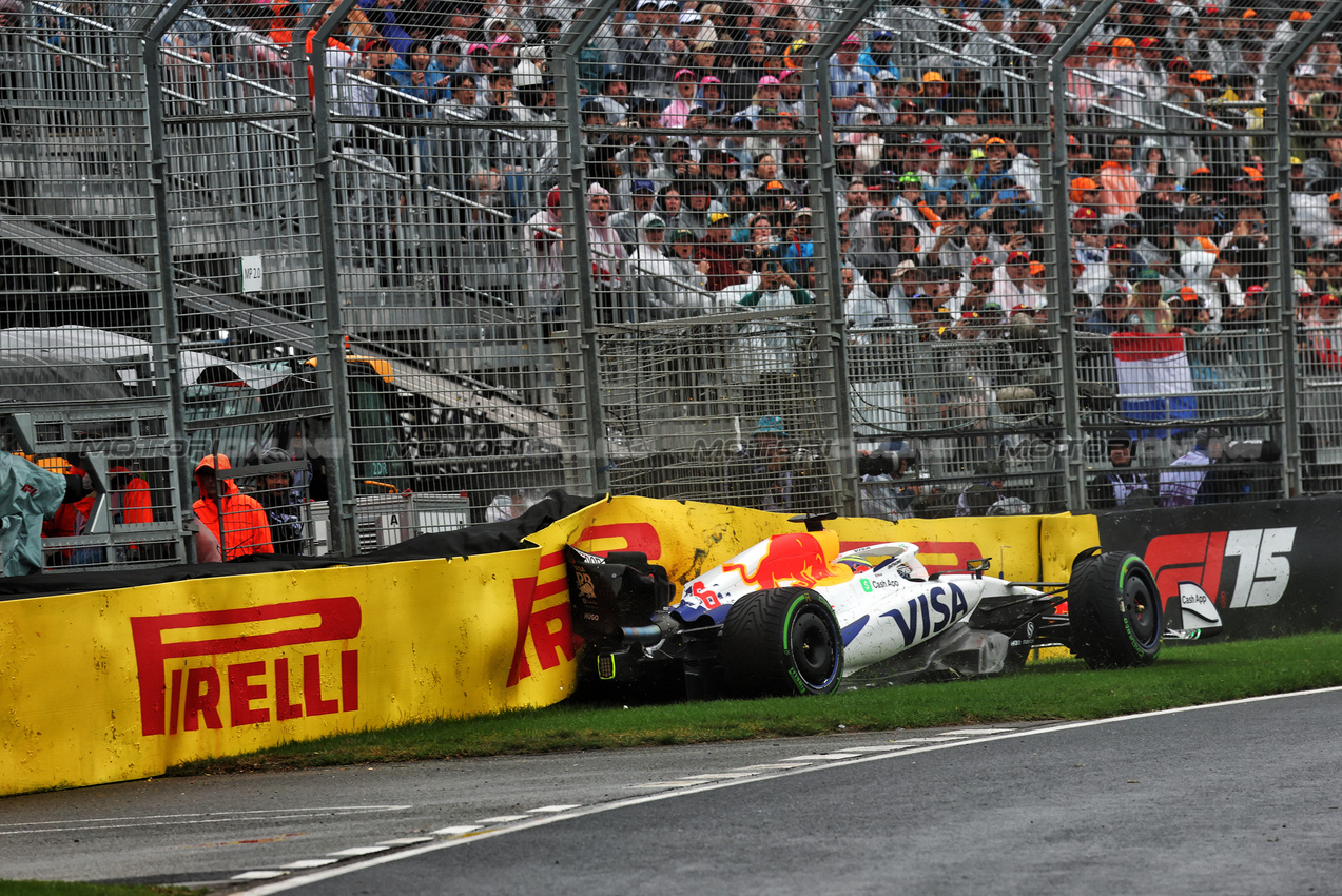 GP AUSTRALIA, Isack Hadjar (FRA) Racing Bulls VCARB 02 crashed out on the formation lap.

16.03.2025. Formula 1 World Championship, Rd 1, Australian Grand Prix, Albert Park, Melbourne, Australia, Gara Day.

- www.xpbimages.com, EMail: requests@xpbimages.com © Copyright: Batchelor / XPB Images
