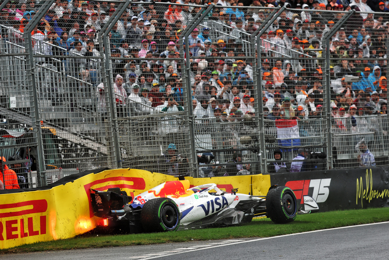 GP AUSTRALIA, Isack Hadjar (FRA) Racing Bulls VCARB 02 crashed out on the formation lap.

16.03.2025. Formula 1 World Championship, Rd 1, Australian Grand Prix, Albert Park, Melbourne, Australia, Gara Day.

- www.xpbimages.com, EMail: requests@xpbimages.com © Copyright: Batchelor / XPB Images