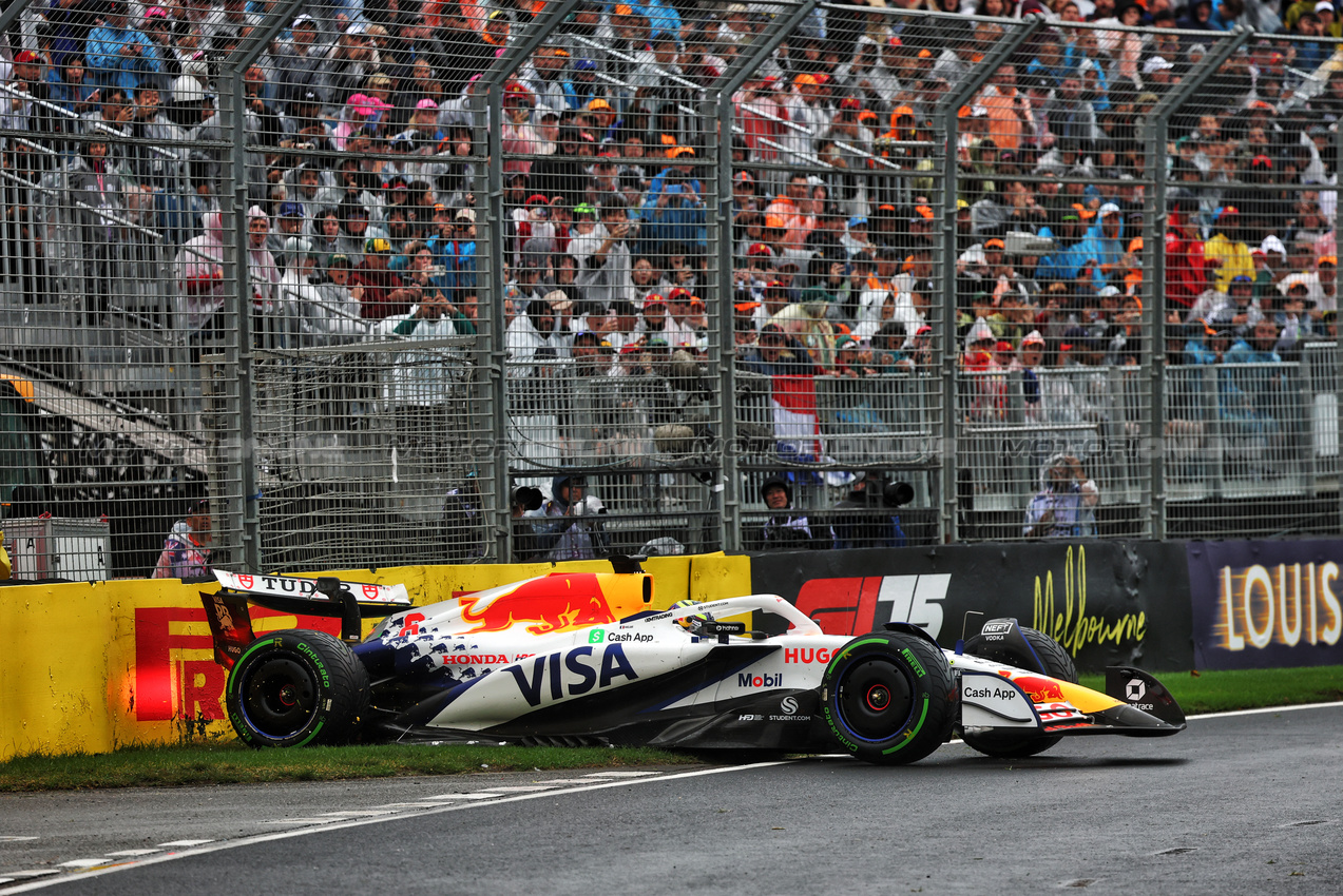 GP AUSTRALIA, Isack Hadjar (FRA) Racing Bulls VCARB 02 crashed out on the formation lap.

16.03.2025. Formula 1 World Championship, Rd 1, Australian Grand Prix, Albert Park, Melbourne, Australia, Gara Day.

- www.xpbimages.com, EMail: requests@xpbimages.com © Copyright: Batchelor / XPB Images