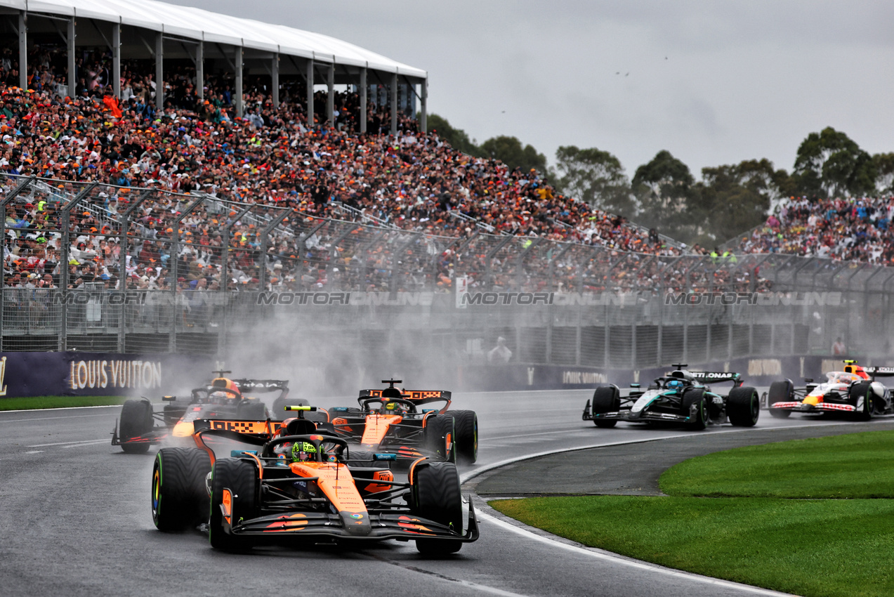 GP AUSTRALIA, Lando Norris (GBR) McLaren MCL39 davanti a at the partenza of the race.

16.03.2025. Formula 1 World Championship, Rd 1, Australian Grand Prix, Albert Park, Melbourne, Australia, Gara Day.

- www.xpbimages.com, EMail: requests@xpbimages.com © Copyright: Batchelor / XPB Images