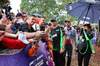 GP AUSTRALIA, Gabriel Bortoleto (BRA) Sauber with fans.

16.03.2025. Formula 1 World Championship, Rd 1, Australian Grand Prix, Albert Park, Melbourne, Australia, Gara Day.

- www.xpbimages.com, EMail: requests@xpbimages.com © Copyright: Moy / XPB Images