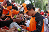 GP AUSTRALIA, Lando Norris (GBR) McLaren with fans.

16.03.2025. Formula 1 World Championship, Rd 1, Australian Grand Prix, Albert Park, Melbourne, Australia, Gara Day.

- www.xpbimages.com, EMail: requests@xpbimages.com © Copyright: Moy / XPB Images