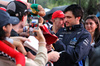 GP AUSTRALIA, Carlos Sainz (ESP) Atlassian Williams Racing with fans.

16.03.2025. Formula 1 World Championship, Rd 1, Australian Grand Prix, Albert Park, Melbourne, Australia, Gara Day.

- www.xpbimages.com, EMail: requests@xpbimages.com © Copyright: Moy / XPB Images