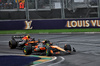 GP AUSTRALIA, Lando Norris (GBR) McLaren MCL39 e Liam Lawson (NZL) Red Bull Racing RB21.

16.03.2025. Formula 1 World Championship, Rd 1, Australian Grand Prix, Albert Park, Melbourne, Australia, Gara Day.

- www.xpbimages.com, EMail: requests@xpbimages.com © Copyright: Batchelor / XPB Images
