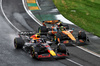 GP AUSTRALIA, Lando Norris (GBR) McLaren MCL39 e Liam Lawson (NZL) Red Bull Racing RB21.

16.03.2025. Formula 1 World Championship, Rd 1, Australian Grand Prix, Albert Park, Melbourne, Australia, Gara Day.

- www.xpbimages.com, EMail: requests@xpbimages.com © Copyright: Batchelor / XPB Images