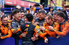 GP AUSTRALIA, Gara winner Lando Norris (GBR) McLaren celebrates with the team in parc ferme.

16.03.2025. Formula 1 World Championship, Rd 1, Australian Grand Prix, Albert Park, Melbourne, Australia, Gara Day.

- www.xpbimages.com, EMail: requests@xpbimages.com © Copyright: Bearne / XPB Images