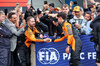 GP AUSTRALIA, Gara winner Lando Norris (GBR) McLaren celebrates with the team in parc ferme.

16.03.2025. Formula 1 World Championship, Rd 1, Australian Grand Prix, Albert Park, Melbourne, Australia, Gara Day.

- www.xpbimages.com, EMail: requests@xpbimages.com © Copyright: Bearne / XPB Images
