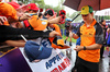 GP AUSTRALIA, Oscar Piastri (AUS) McLaren with fans.

16.03.2025. Formula 1 World Championship, Rd 1, Australian Grand Prix, Albert Park, Melbourne, Australia, Gara Day.

- www.xpbimages.com, EMail: requests@xpbimages.com © Copyright: Moy / XPB Images