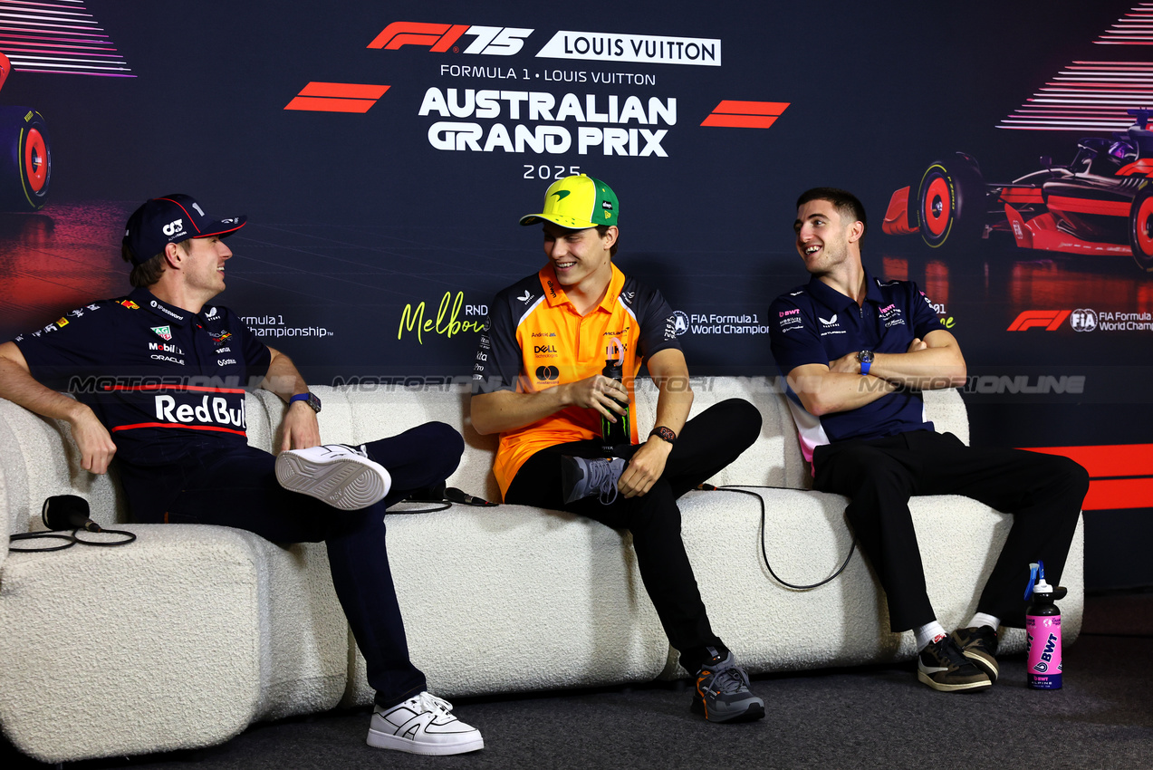 GP AUSTRALIA, (L to R): Max Verstappen (NLD) Red Bull Racing; Oscar Piastri (AUS) McLaren; e Jack Doohan (AUS) Alpine F1 Team in the FIA Press Conference.

13.03.2025. Formula 1 World Championship, Rd 1, Australian Grand Prix, Albert Park, Melbourne, Australia, Preparation Day.

- www.xpbimages.com, EMail: requests@xpbimages.com © Copyright: Charniaux / XPB Images