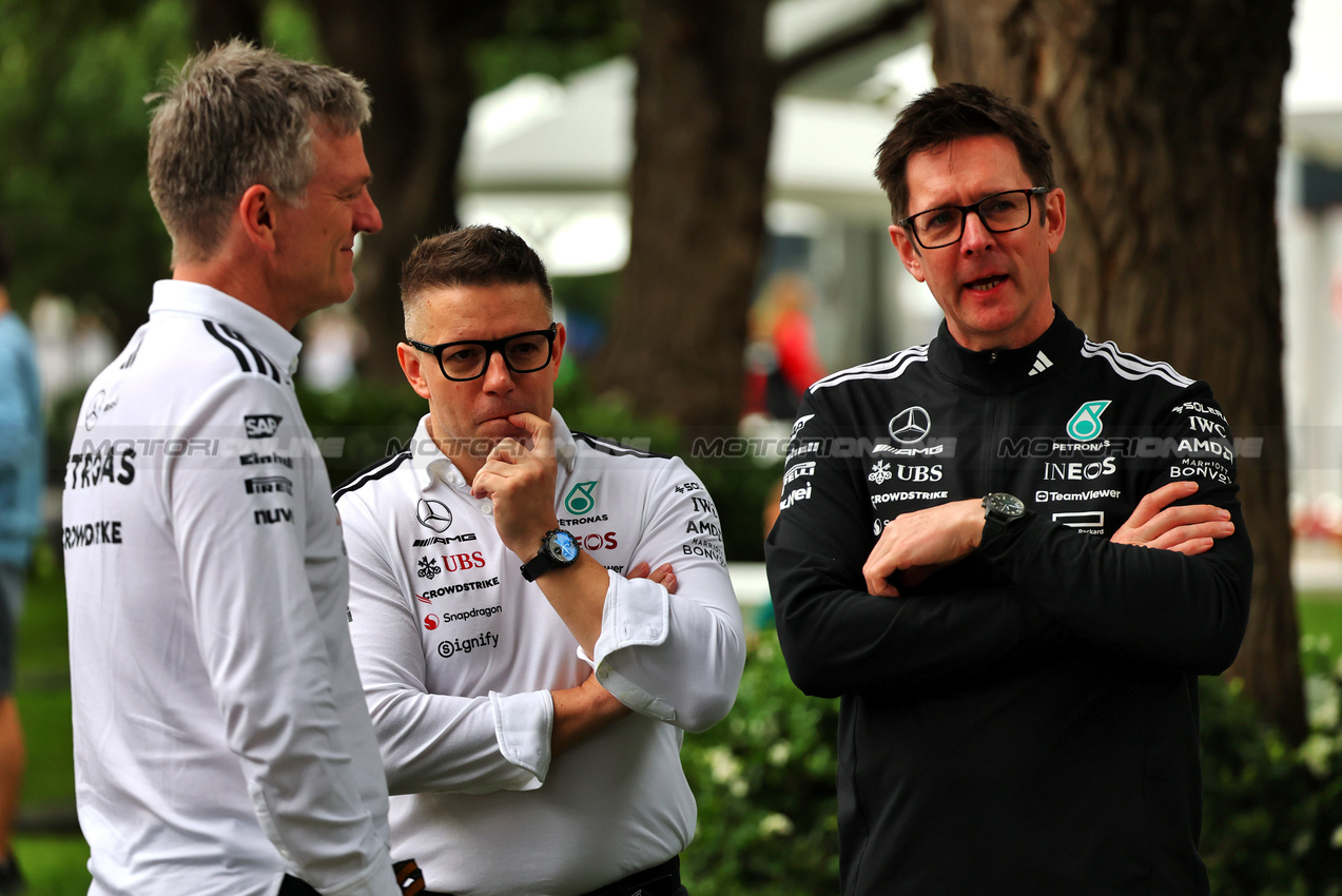 GP AUSTRALIA, (L to R): James Allison (GBR) Mercedes AMG F1 Technical Director with Peter Bonnington (GBR) Mercedes AMG F1 Gara Engineer e Andrew Shovlin (GBR) Mercedes AMG F1 Trackside Engineering Director.

13.03.2025. Formula 1 World Championship, Rd 1, Australian Grand Prix, Albert Park, Melbourne, Australia, Preparation Day.

- www.xpbimages.com, EMail: requests@xpbimages.com © Copyright: Batchelor / XPB Images