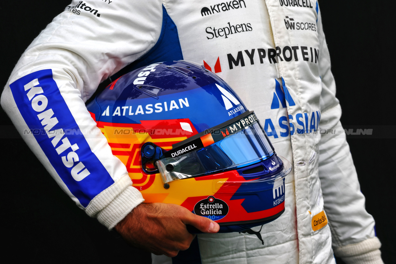 GP AUSTRALIA, Carlos Sainz (ESP) Atlassian Williams Racing - helmet.

13.03.2025. Formula 1 World Championship, Rd 1, Australian Grand Prix, Albert Park, Melbourne, Australia, Preparation Day.

- www.xpbimages.com, EMail: requests@xpbimages.com © Copyright: Batchelor / XPB Images