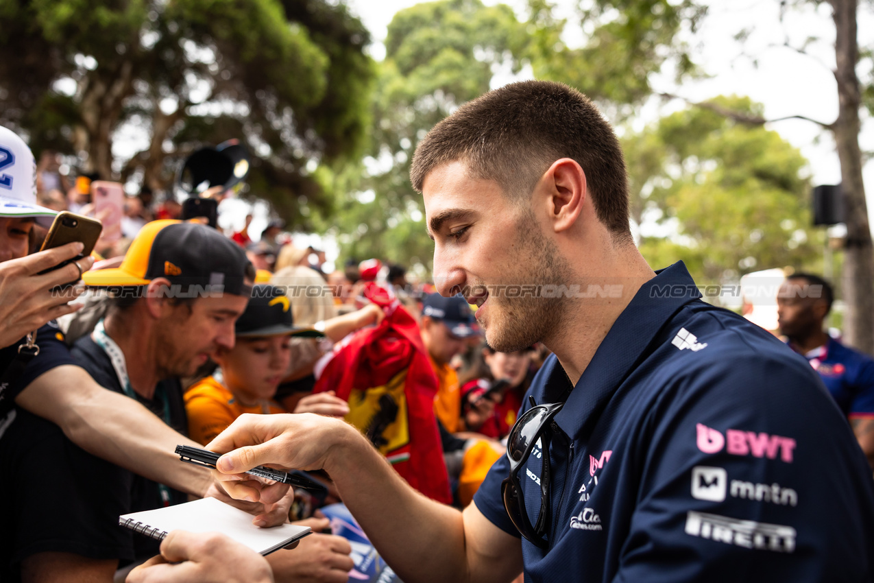 GP AUSTRALIA, Jack Doohan (AUS) Alpine F1 Team with fans.

13.03.2025. Formula 1 World Championship, Rd 1, Australian Grand Prix, Albert Park, Melbourne, Australia, Preparation Day.

- www.xpbimages.com, EMail: requests@xpbimages.com © Copyright: Bearne / XPB Images