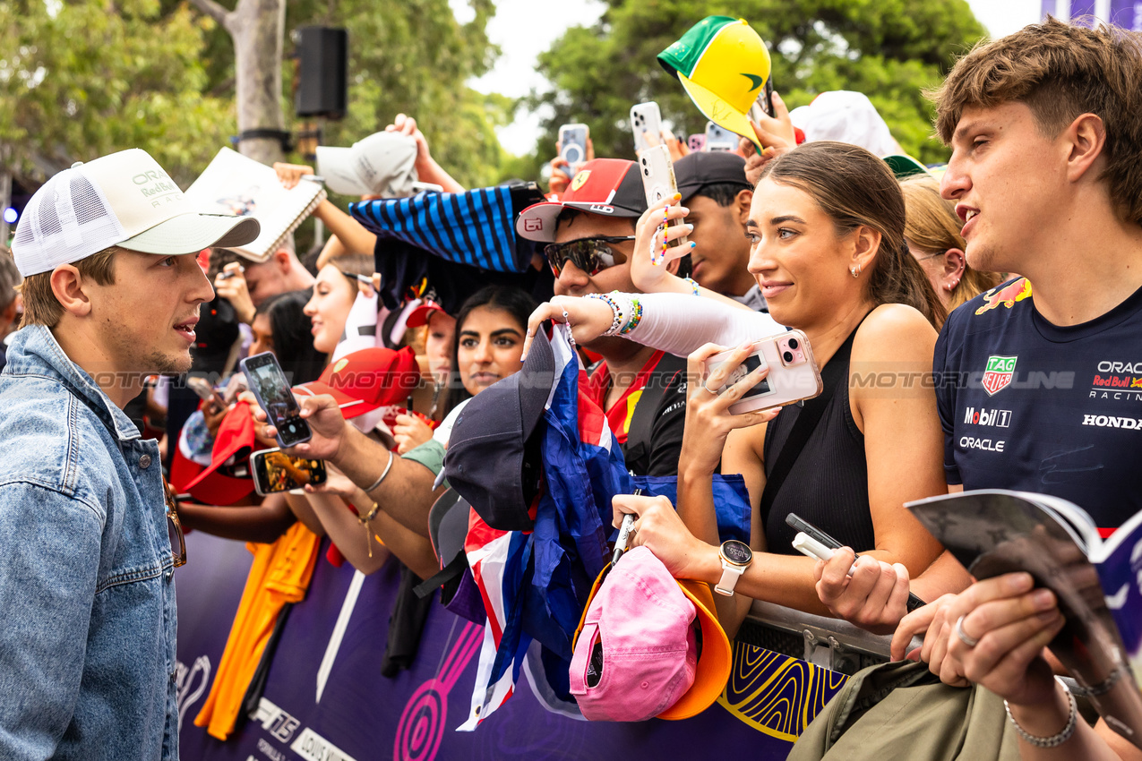 GP AUSTRALIA, Liam Lawson (NZL) Red Bull Racing with fans.

13.03.2025. Formula 1 World Championship, Rd 1, Australian Grand Prix, Albert Park, Melbourne, Australia, Preparation Day.

- www.xpbimages.com, EMail: requests@xpbimages.com © Copyright: Bearne / XPB Images