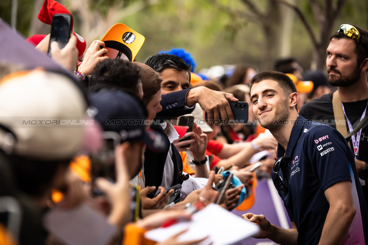 GP AUSTRALIA, Jack Doohan (AUS) Alpine F1 Team with fans.

13.03.2025. Formula 1 World Championship, Rd 1, Australian Grand Prix, Albert Park, Melbourne, Australia, Preparation Day.

- www.xpbimages.com, EMail: requests@xpbimages.com © Copyright: Bearne / XPB Images