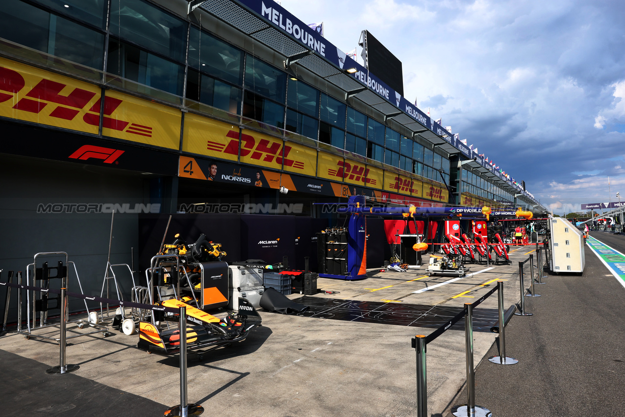GP AUSTRALIA, Circuit Atmosfera - McLaren pit garages.

12.03.2025. Formula 1 World Championship, Rd 1, Australian Grand Prix, Albert Park, Melbourne, Australia, Preparation Day.

- www.xpbimages.com, EMail: requests@xpbimages.com © Copyright: Batchelor / XPB Images