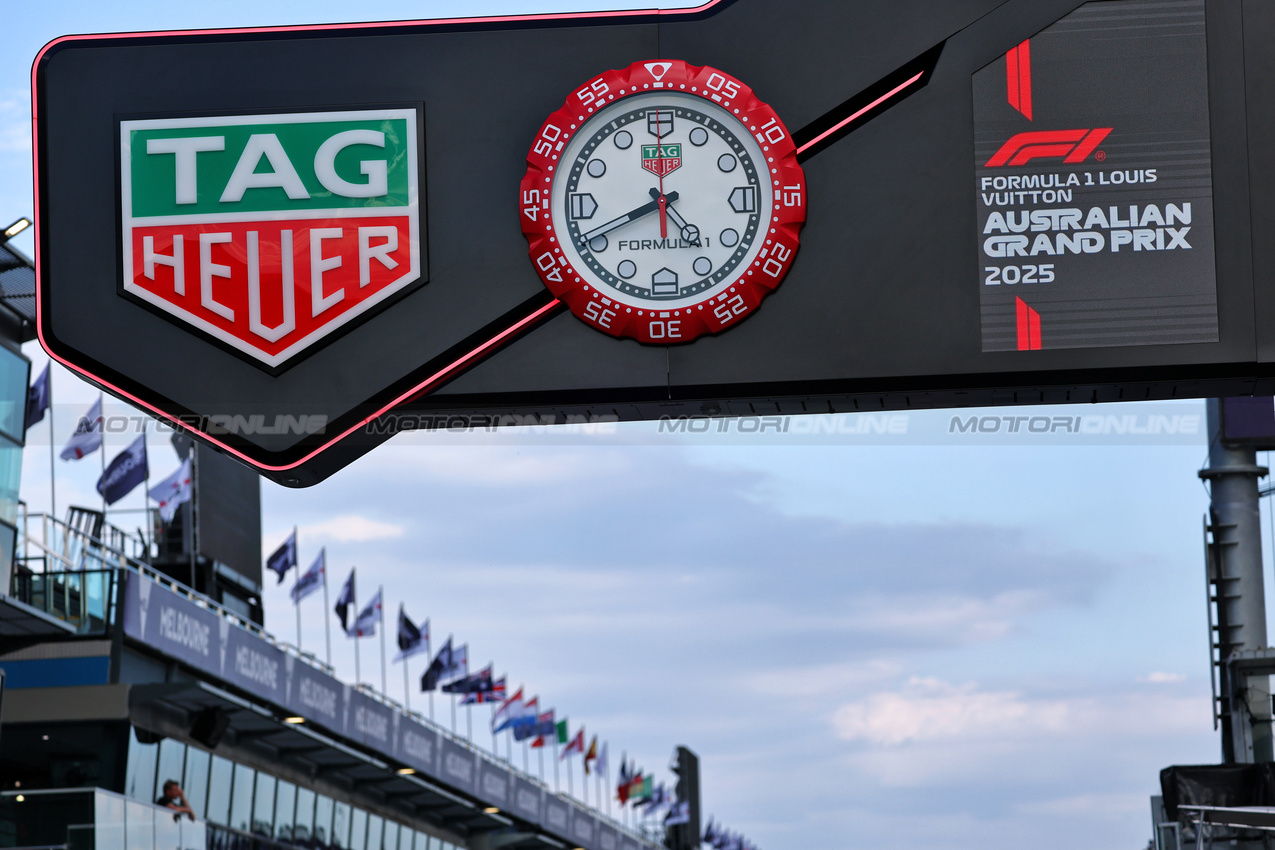 GP AUSTRALIA, Circuit Atmosfera - Tag Heuer clock in the pits.

12.03.2025. Formula 1 World Championship, Rd 1, Australian Grand Prix, Albert Park, Melbourne, Australia, Preparation Day.

- www.xpbimages.com, EMail: requests@xpbimages.com © Copyright: Batchelor / XPB Images