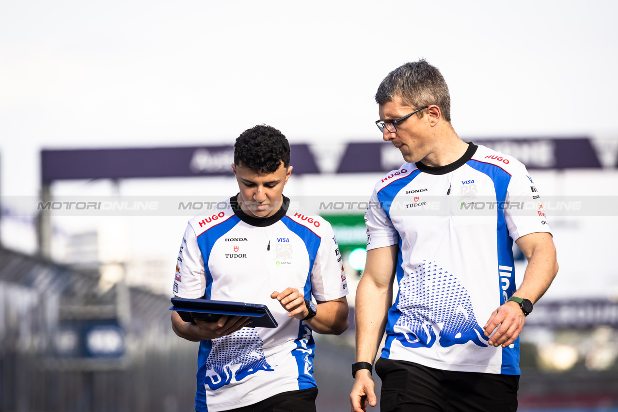 GP AUSTRALIA, Isack Hadjar (FRA) Racing Bulls walks the circuit with the team.

12.03.2025. Formula 1 World Championship, Rd 1, Australian Grand Prix, Albert Park, Melbourne, Australia, Preparation Day.

- www.xpbimages.com, EMail: requests@xpbimages.com © Copyright: Bearne / XPB Images