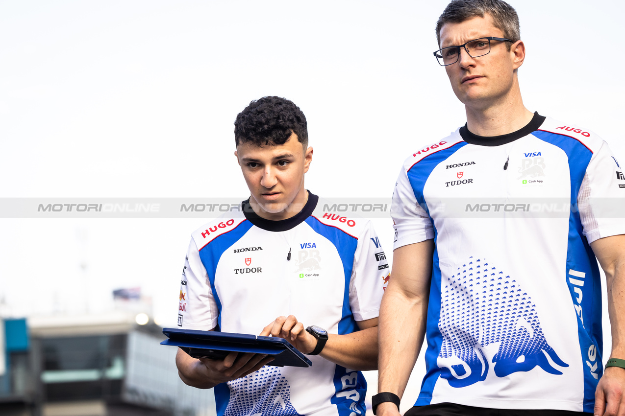 GP AUSTRALIA, Isack Hadjar (FRA) Racing Bulls walks the circuit with the team.

12.03.2025. Formula 1 World Championship, Rd 1, Australian Grand Prix, Albert Park, Melbourne, Australia, Preparation Day.

- www.xpbimages.com, EMail: requests@xpbimages.com © Copyright: Bearne / XPB Images