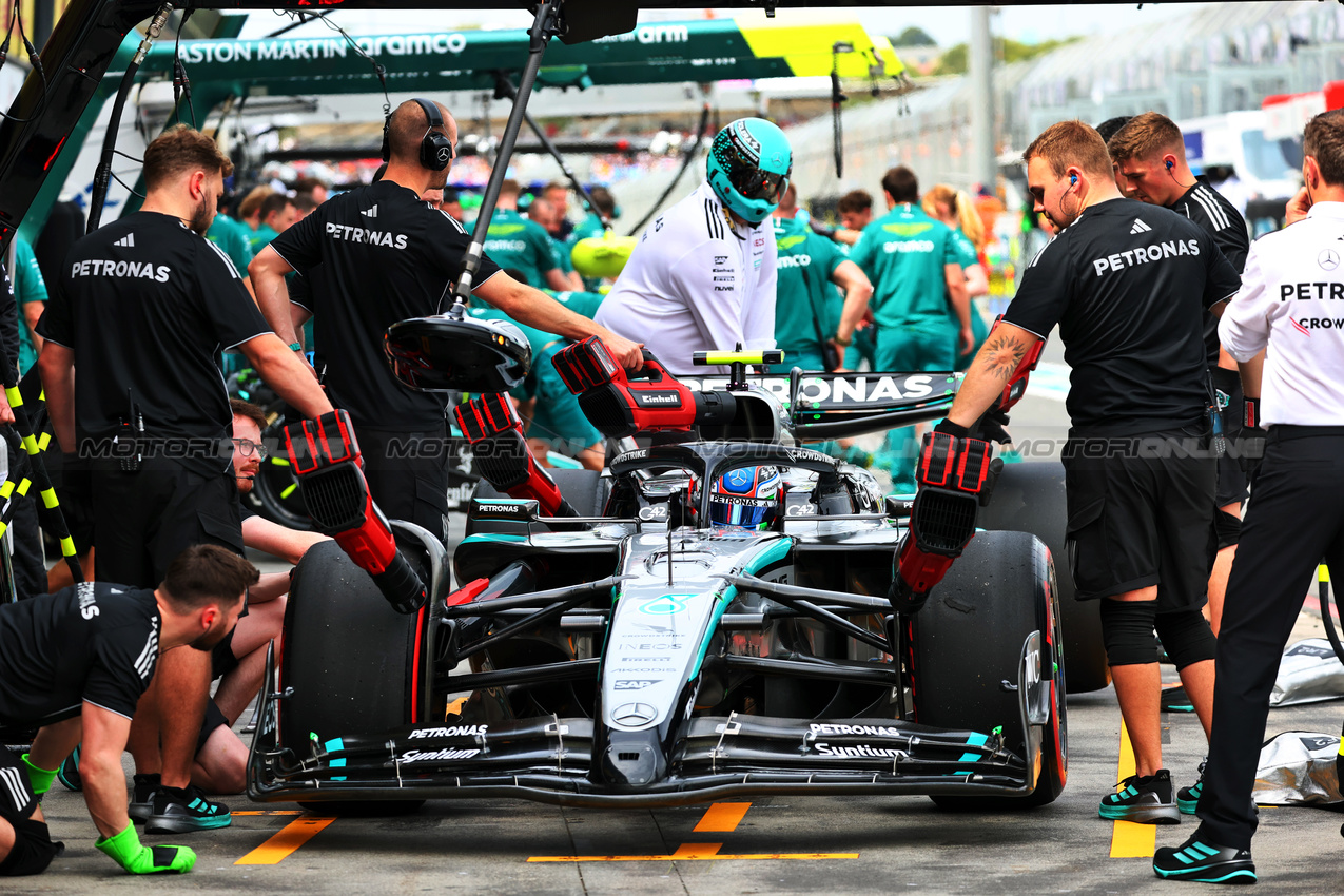 GP AUSTRALIA, Andrea Kimi Antonelli (ITA) Mercedes AMG F1 W16 in the pits.

15.03.2025. Formula 1 World Championship, Rd 1, Australian Grand Prix, Albert Park, Melbourne, Australia, Qualifiche Day.

- www.xpbimages.com, EMail: requests@xpbimages.com © Copyright: Batchelor / XPB Images