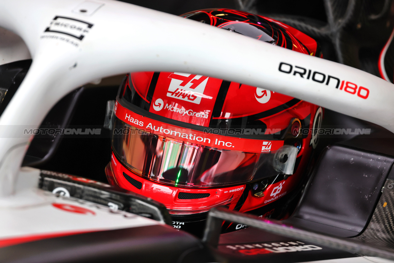 GP AUSTRALIA, Esteban Ocon (FRA) Haas VF-25.

15.03.2025. Formula 1 World Championship, Rd 1, Australian Grand Prix, Albert Park, Melbourne, Australia, Qualifiche Day.

- www.xpbimages.com, EMail: requests@xpbimages.com © Copyright: Batchelor / XPB Images