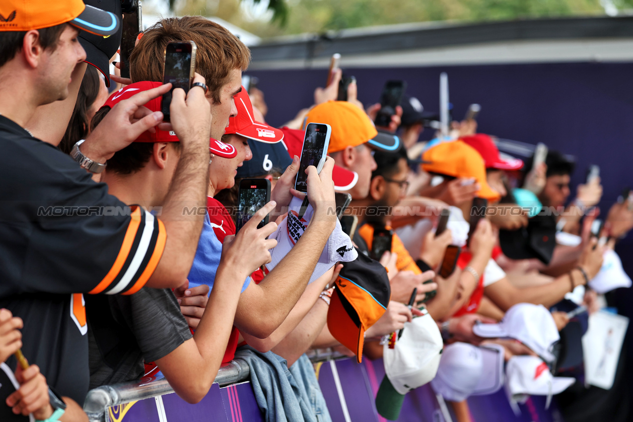 GP AUSTRALIA, Circuit Atmosfera - fans.

15.03.2025. Formula 1 World Championship, Rd 1, Australian Grand Prix, Albert Park, Melbourne, Australia, Qualifiche Day.

- www.xpbimages.com, EMail: requests@xpbimages.com © Copyright: Moy / XPB Images