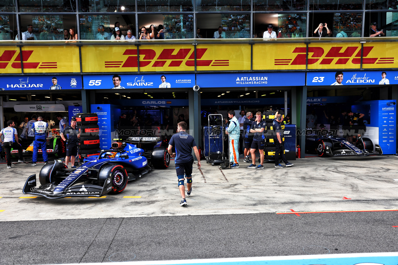 GP AUSTRALIA, Carlos Sainz (ESP) Atlassian Williams Racing FW46 leaves the pits.

15.03.2025. Formula 1 World Championship, Rd 1, Australian Grand Prix, Albert Park, Melbourne, Australia, Qualifiche Day.

- www.xpbimages.com, EMail: requests@xpbimages.com © Copyright: Batchelor / XPB Images