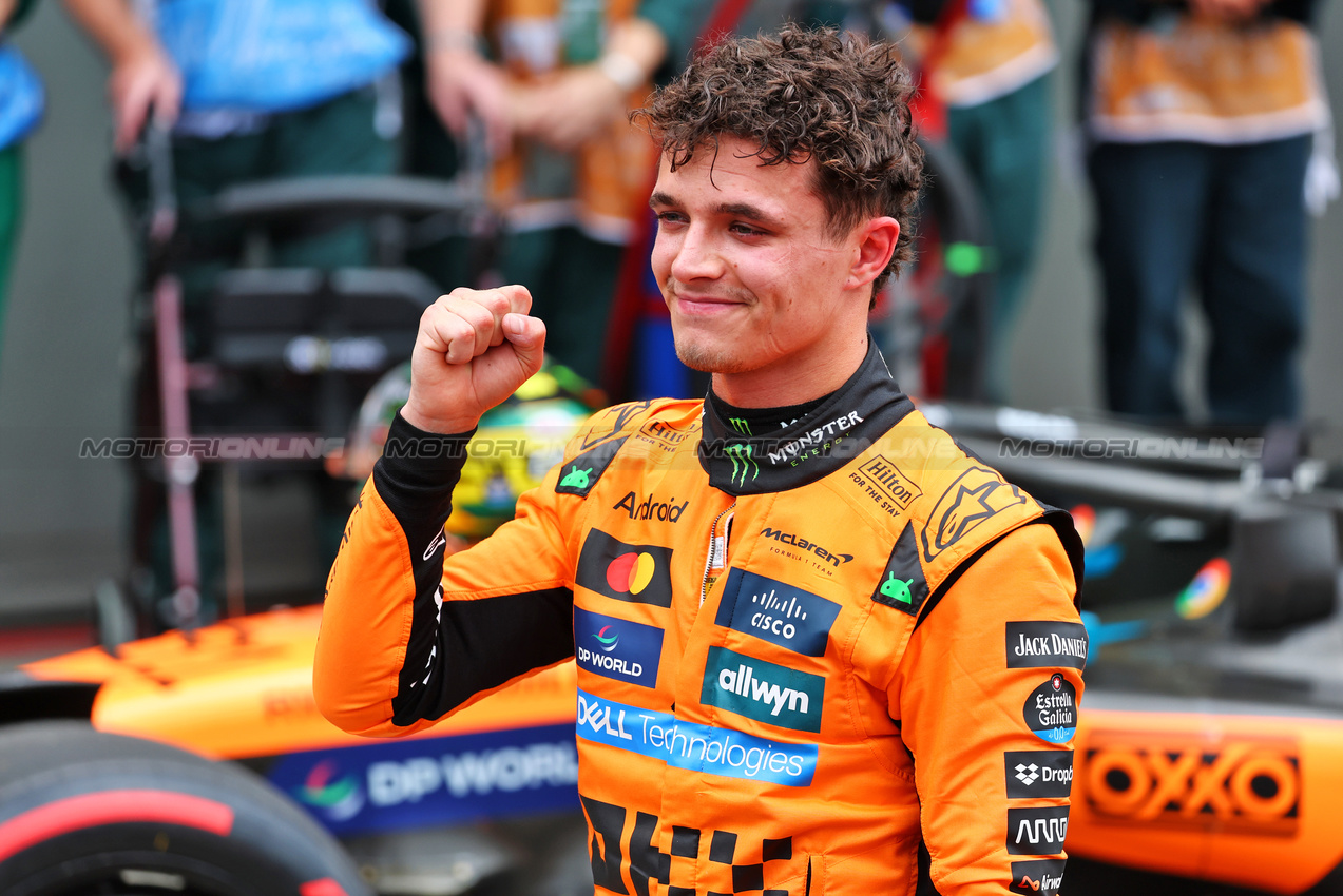 GP AUSTRALIA, Lando Norris (GBR) McLaren celebrates his pole position in qualifying parc ferme.

15.03.2025. Formula 1 World Championship, Rd 1, Australian Grand Prix, Albert Park, Melbourne, Australia, Qualifiche Day.

- www.xpbimages.com, EMail: requests@xpbimages.com © Copyright: Batchelor / XPB Images