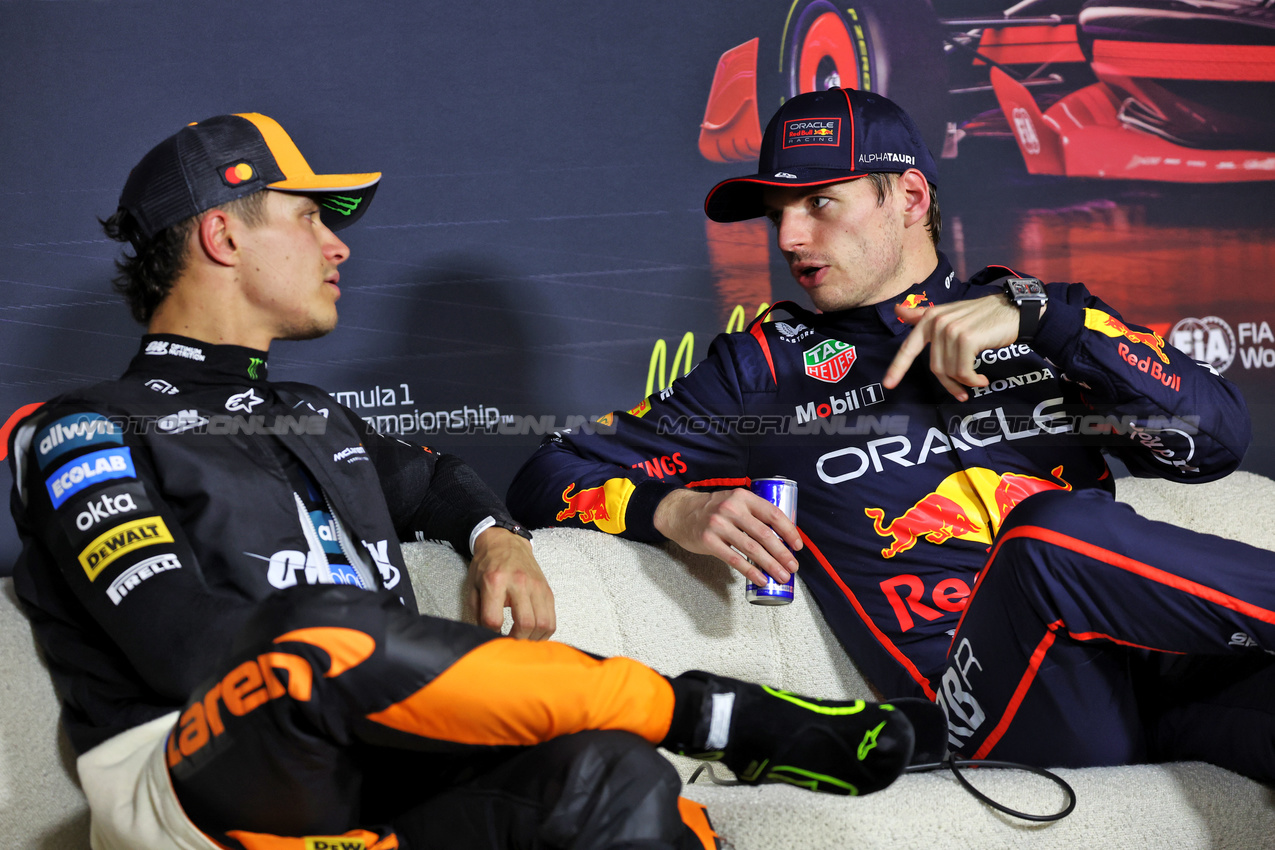 GP AUSTRALIA, (L to R): Lando Norris (GBR) McLaren e Max Verstappen (NLD) Red Bull Racing in the post qualifying FIA Press Conference.

15.03.2025. Formula 1 World Championship, Rd 1, Australian Grand Prix, Albert Park, Melbourne, Australia, Qualifiche Day.

- www.xpbimages.com, EMail: requests@xpbimages.com © Copyright: Bearne / XPB Images