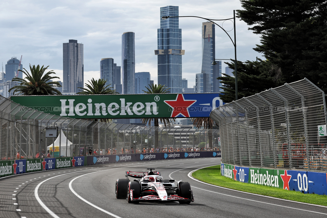 GP AUSTRALIA, Esteban Ocon (FRA) Haas VF-25.

15.03.2025. Formula 1 World Championship, Rd 1, Australian Grand Prix, Albert Park, Melbourne, Australia, Qualifiche Day.

- www.xpbimages.com, EMail: requests@xpbimages.com © Copyright: Moy / XPB Images