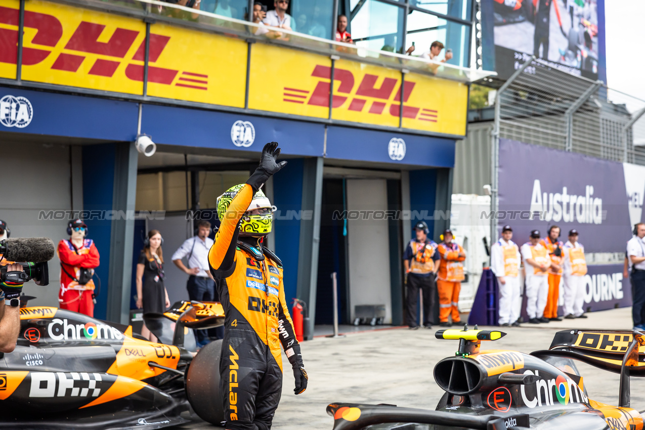 GP AUSTRALIA, Lando Norris (GBR) McLaren MCL39 celebrates his pole position in qualifying parc ferme.

15.03.2025. Formula 1 World Championship, Rd 1, Australian Grand Prix, Albert Park, Melbourne, Australia, Qualifiche Day.

- www.xpbimages.com, EMail: requests@xpbimages.com © Copyright: Bearne / XPB Images