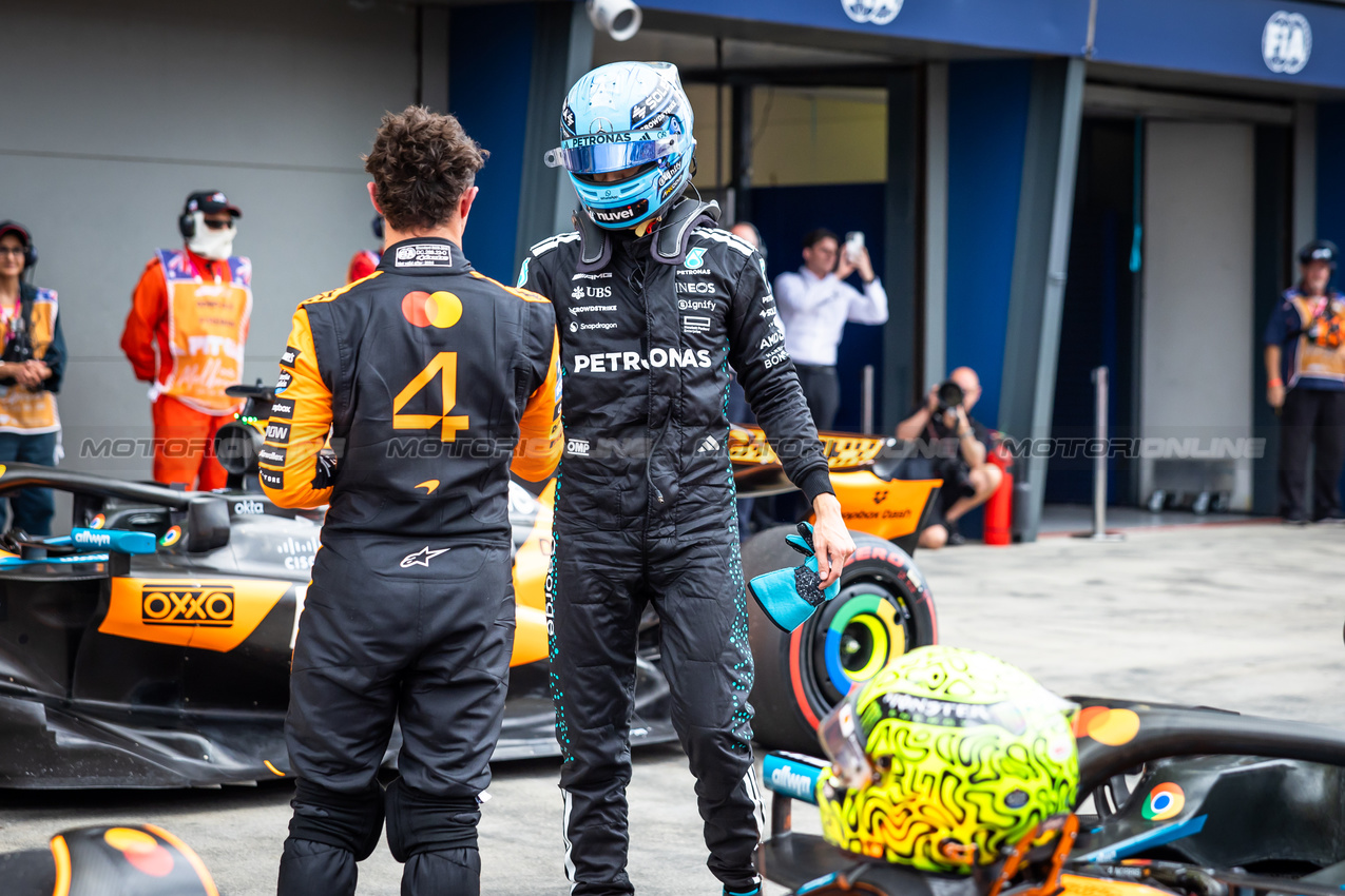 GP AUSTRALIA, Lando Norris (GBR) McLaren celebrates his pole position in qualifying parc ferme with fourth placed George Russell (GBR) Mercedes AMG F1.

15.03.2025. Formula 1 World Championship, Rd 1, Australian Grand Prix, Albert Park, Melbourne, Australia, Qualifiche Day.

- www.xpbimages.com, EMail: requests@xpbimages.com © Copyright: Bearne / XPB Images