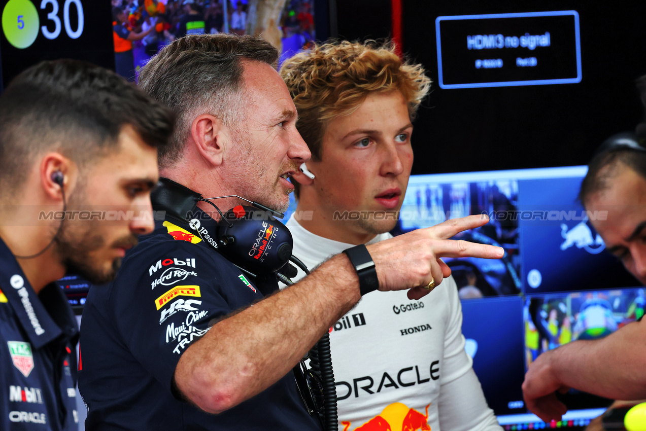 GP AUSTRALIA, Christian Horner (GBR) Red Bull Racing Team Principal with Liam Lawson (NZL) Red Bull Racing.

15.03.2025. Formula 1 World Championship, Rd 1, Australian Grand Prix, Albert Park, Melbourne, Australia, Qualifiche Day.

- www.xpbimages.com, EMail: requests@xpbimages.com © Copyright: Batchelor / XPB Images