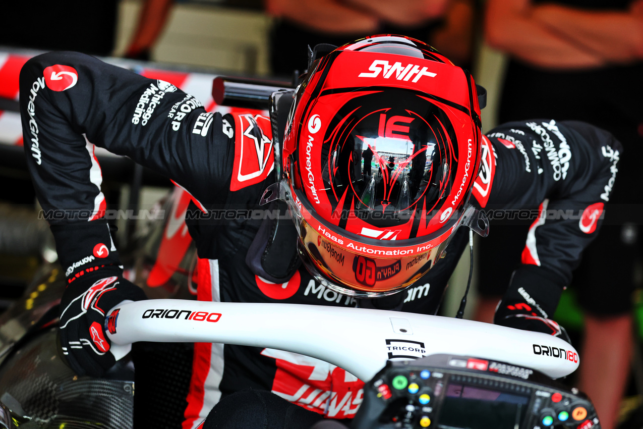 GP AUSTRALIA, Esteban Ocon (FRA) Haas VF-25.

15.03.2025. Formula 1 World Championship, Rd 1, Australian Grand Prix, Albert Park, Melbourne, Australia, Qualifiche Day.

- www.xpbimages.com, EMail: requests@xpbimages.com © Copyright: Batchelor / XPB Images