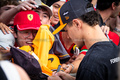 GP AUSTRALIA, Lando Norris (GBR) McLaren with fans.

15.03.2025. Formula 1 World Championship, Rd 1, Australian Grand Prix, Albert Park, Melbourne, Australia, Qualifiche Day.

- www.xpbimages.com, EMail: requests@xpbimages.com © Copyright: Bearne / XPB Images