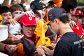 GP AUSTRALIA, Lando Norris (GBR) McLaren with fans.

15.03.2025. Formula 1 World Championship, Rd 1, Australian Grand Prix, Albert Park, Melbourne, Australia, Qualifiche Day.

- www.xpbimages.com, EMail: requests@xpbimages.com © Copyright: Bearne / XPB Images
