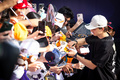 GP AUSTRALIA, Oscar Piastri (AUS) McLaren with fans.

15.03.2025. Formula 1 World Championship, Rd 1, Australian Grand Prix, Albert Park, Melbourne, Australia, Qualifiche Day.

- www.xpbimages.com, EMail: requests@xpbimages.com © Copyright: Bearne / XPB Images