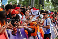 GP AUSTRALIA, Isack Hadjar (FRA) Racing Bulls with fans.

15.03.2025. Formula 1 World Championship, Rd 1, Australian Grand Prix, Albert Park, Melbourne, Australia, Qualifiche Day.

- www.xpbimages.com, EMail: requests@xpbimages.com © Copyright: Moy / XPB Images